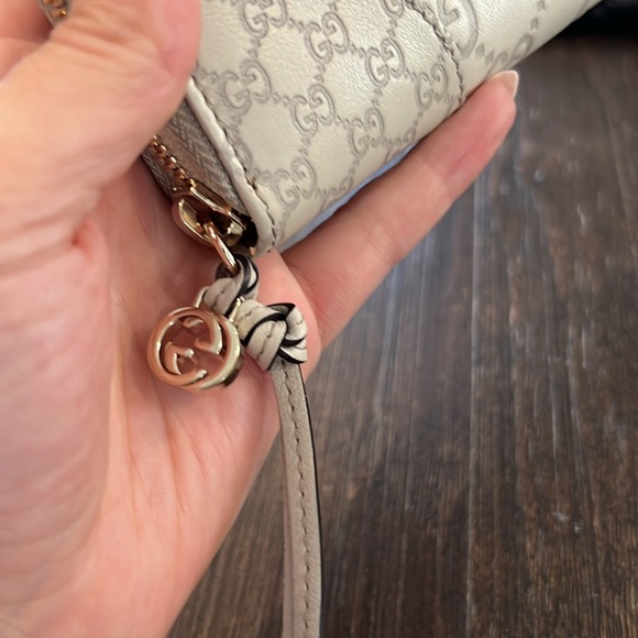 {Guccissima Signature Microguccissima
Bree Zip Around Wallet Off White} - Picture 5 of 13